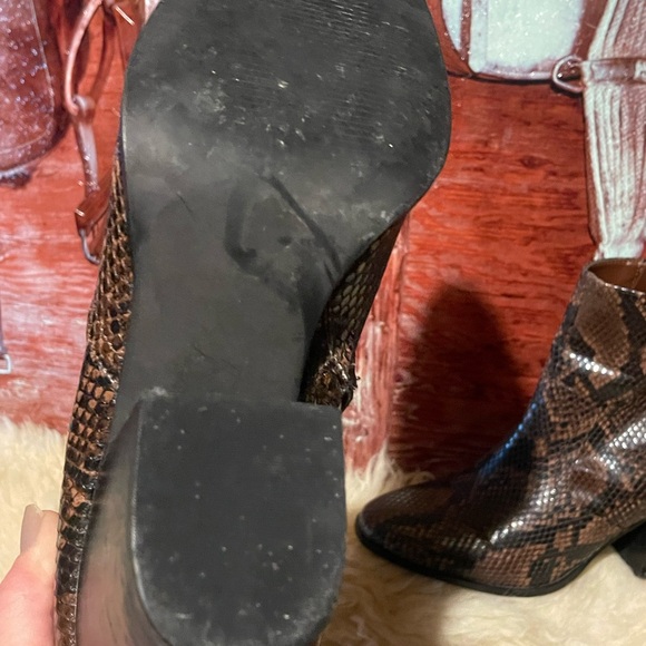 Steve Madden snake skin boots - Picture 6 of 8